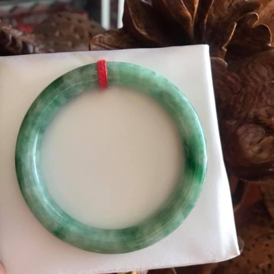 VÒNG TAY NỮ LOẠI VIP XANH BÔNG ĐẬU LÝ SỊN 48MM 100% CẨM THẠCH TỰ NHIÊN