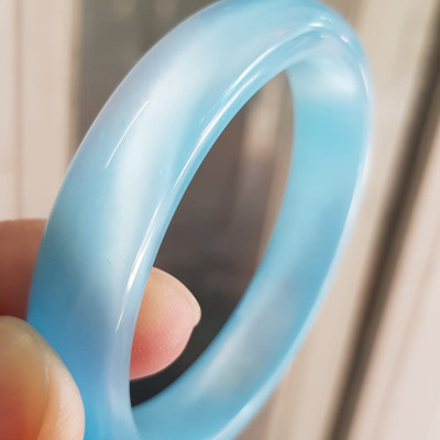 Vòng tay nữ đá mắt mèo Xanh dương nhẹ bản hẹ mới Ni 53mm x cao 12mm x dầy 6,5mm Nữ 49kg - 54kg đeo Vòng màu xanh dương nhẹ xinh tươi đẹp rẻ lắm chuẩn hợp nữ mệnh thuỷ mệnh mộc ạ