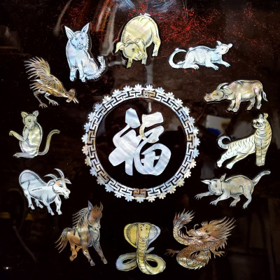 ĐỐC LỊCH SƠN MÀI KHẢM ỐC - CHỮ PHÚC ( 12 CON GIÁP )