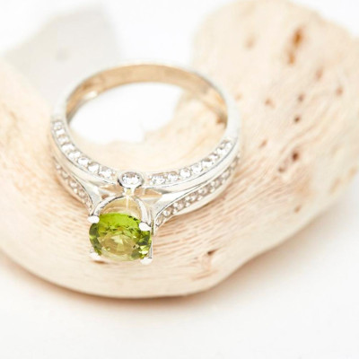 Nhẫn bạc đá peridot ni 17 mệnh hỏa, mộc - Ngọc Quý Gemstones