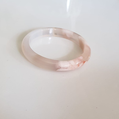 Vòng tay Nữ Bản Hẹ Mới Đá Mã Não Trắng Tuyết rau câu trong bóng quá đẹp luôn ạ Vòng Ni 53mm  x Cao 10mm x dầy 6,5mm Nữ mệnh Kim mệnh Thủy Cân nặng 52kg - 55kg đeo xinh tay đẹp lắm ạ