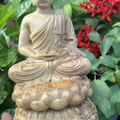 Tượng phật thích ca mô ni bằng gỗ bách xanh thơm nức kt cao 20x12cm 