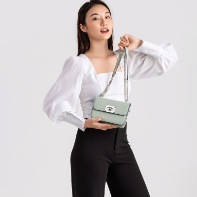 Túi Yuumy ( Thời trang nữ size 18 phối khóa xoay - Túi đeo chéo da Seasand YN142 )