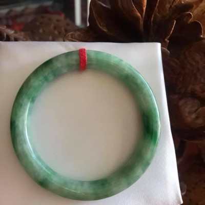 VÒNG TAY NỮ LOẠI VIP XANH BÔNG ĐẬU LÝ SỊN 48MM 100% CẨM THẠCH TỰ NHIÊN