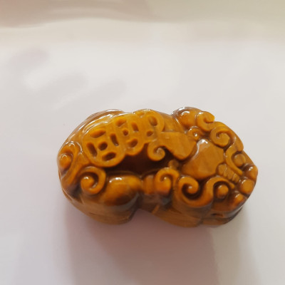 Tỳ Hưu Đá Mắt Hổ Vàng Nâu Tự Nhiên To Phối Vòng Tay Nam  Kích thước tỳ hưu dài 35mm x ngang 20mm  Phối vòng tay nam size 14ly, 16ly và 18ly ạ