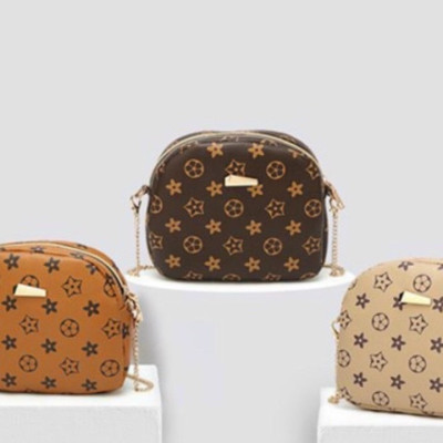 Túi  xách nữ họa tiết vải da cao cấp ,chống thấm nước ,trẻ trung cá tính ,phù hợp mọi độ tuổi có thể đeo nhiều kiểu dáng , dễ dàng phối với các loại trang phục khác nhau ,là phụ kiện  thời trang  của phái đẹp