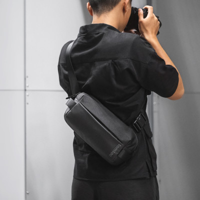 TÚI ĐEO CHÉO TOMTOC (USA) LIGHTWEIGHT CODURA SLING BAG BLACK (H02-A04D) - HÀNG CHÍNH HÃNG