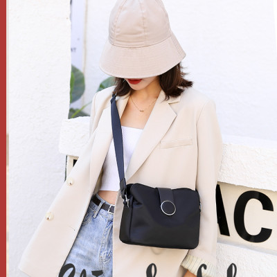 Túi đeo chéo nữ phong cách dễ thương – BEE GEE DCNU1083