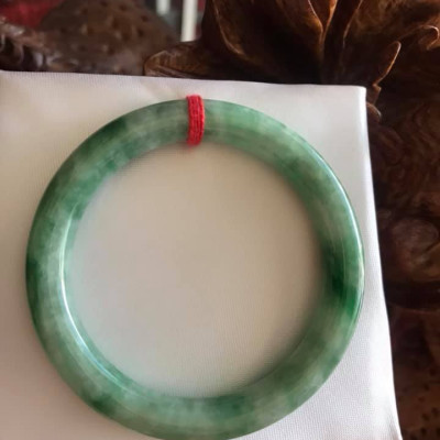 VÒNG TAY NỮ LOẠI VIP XANH BÔNG ĐẬU LÝ SỊN 48MM 100% CẨM THẠCH TỰ NHIÊN