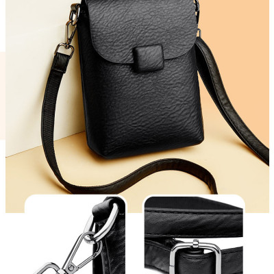 Túi đeo chéo nữ phong cách dễ thương – BEE GEE DCNU1066