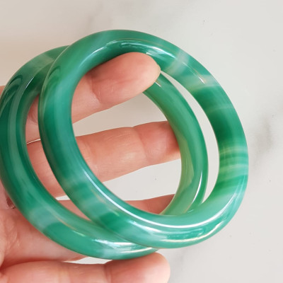 Vòng tay đá mã não xanh vân sọc trắng nhẹ mới Ni 53mm x cọng 9mm Vòng màu xanh ngọc đậm đều vân sọc đẹp ạ Nữ 52kg - 58kg đeo mệnh Mộc hỏa thủy ạ