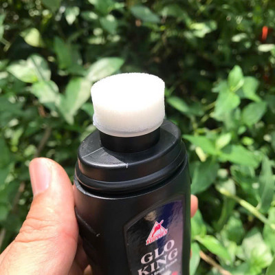 1 chai xi đánh giày Gloking, dạng lỏng dễ dàng ngấm sâu làm mềm và làm bóng da.