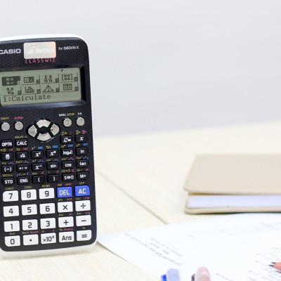 Máy tính Casio FX-580VN - Khuyến mại 02 cây bút bi