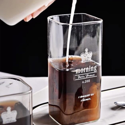 LY THỦY TINH CHỊU NHIỆT UỐNG NƯỚC, SINH TỐ HOA QUẢ PHONG CÁCH ANH ( GIAO HÌNH CHỮ NGẪU NHIÊN )- VD90