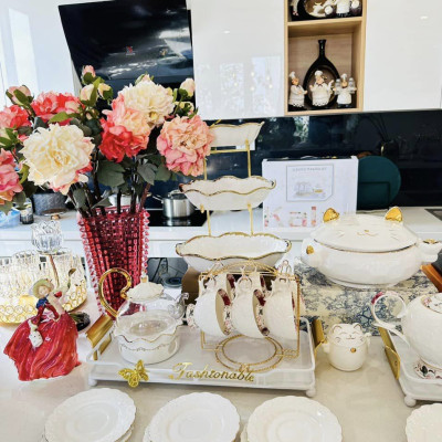 BỘ ẤM CHÉN PHA TRÀ  KÈM ĐẾ CHÂM NẾN  SỨ HÂM NÓNG MÀU TRẮNG VIỀN VÀNG CAO CẤP CAMELIA - ANTH451