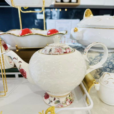 BỘ ẤM CHÉN PHA TRÀ  KÈM ĐẾ CHÂM NẾN  SỨ HÂM NÓNG MÀU TRẮNG VIỀN VÀNG CAO CẤP CAMELIA - ANTH451