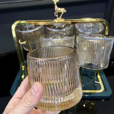 Bộ 6 cốc thủy tinh vàng đế lồi cao cấp dùng uống nước hoặc rượu tây kèm giá úp hình đầu hươu ( giao hoa văn ngẫu nhiên )