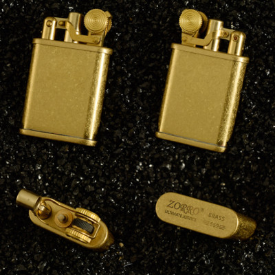 Vỏ Hột Quẹt Bật Lửa Xăng Đá Zorro Z559 Đồng Thau, Màu Vàng Cổ Điển, Đẹp Sang Trọng
