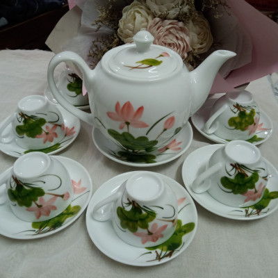 Bộ ấm chén vẽ sen gốm sứ Bát Tràng