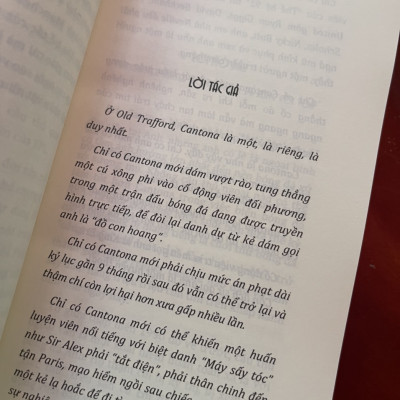 TỪ CÚ KUNG-FU CỦA "KING" ERIC CANTONA ĐẾN SỰ HÌNH THÀNH KỶ NGUYÊN MANCHESTER UNITED – Daniel Storey - Nguyễn Đức Huy - THBooks – NXB Hà Nội (Bìa mềm)