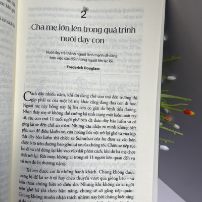 HIỆN DIỆN BÊN CON - Ý nghĩa tối hậu của việc làm cha mẹ - Susan Stiffelman - Thiện Tri Thức - NXB Dân Trí