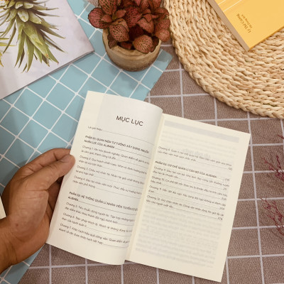 Cẩm Nang CEO Bí Quyết Để Trở Thành Nhà Lãnh Đạo Xuất Sắc: Quản Trị Kpi, Nâng Tầm Doanh Nghiệp, Bí Mật Quản Trị Nhân Lực Và OJT Công Cụ Phát Triển Nguồn Nhân Lực Kế Thừa