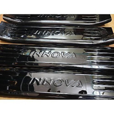 Ốp bậc chân chống xước cửa xe dành cho Toyota Innova 2017, 2019, 2020 Titan