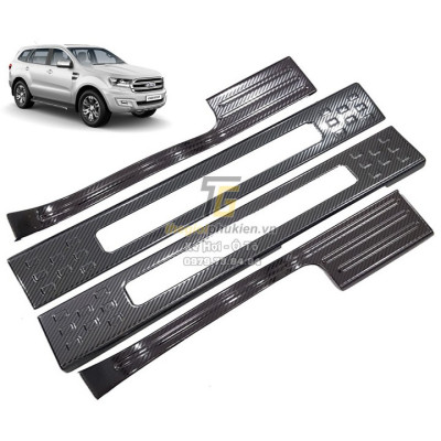 Ốp bậc cửa, Nẹp bước chân Carbon xe Ford Everest 2017- 2021 vân Cacbon cao cấp