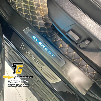 BỘ SẢN PHẨM Nẹp bước chân và ốp chống trầy cốp Ford Everest 2016-2019 - Mẫu Inox