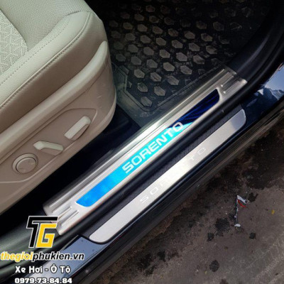 Bộ Ốp bậc, Nẹp bước chân Kia Sorento 2021 - Mẫu INOX