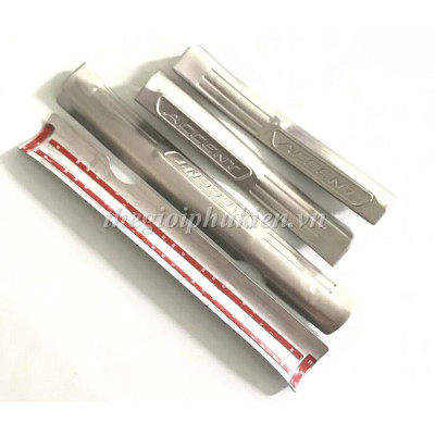 BỘ SẢN PHẨM Nẹp bước chân và ốp chống trầy cốp Hyundai Accent 2018 - Mẫu Inox