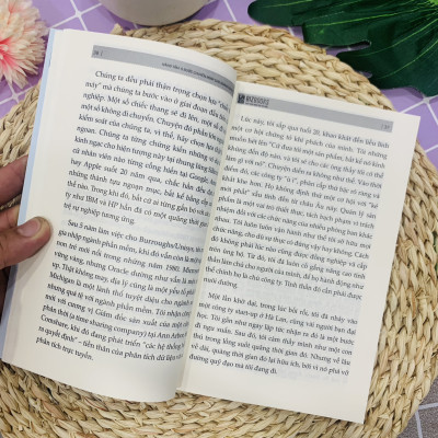 Cẩm Nang CEO Bí Quyết Để Trở Thành Nhà Lãnh Đạo Xuất Sắc: Quản Trị Kpi, Nâng Tầm Doanh Nghiệp, Bí Mật Quản Trị Nhân Lực Và OJT Công Cụ Phát Triển Nguồn Nhân Lực Kế Thừa