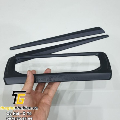 Ốp trang trí tay mở cốp sau Mazda BT50, BT-50 2014-2020 nhựa ABS đen