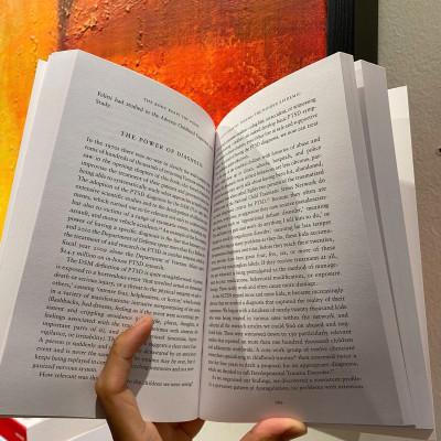 Sách - The Body Keeps the Score: Mind, Brain&Body in Transformation of Trauma - Bessel Van Der Kolk