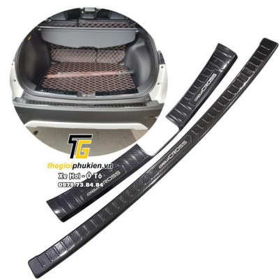 Bộ ốp chống trầy bậc cốp Toyota Corolla Cross 2020 vân Carbon