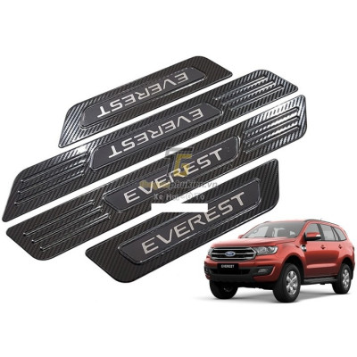 Ốp bậc cửa, Nẹp bước chân Carbon xe Ford Everest 2017- 2021 vân Cacbon cao cấp