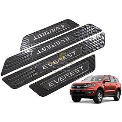 Ốp bậc cửa, Nẹp bước chân Carbon xe Ford Everest 2017- 2021 vân Cacbon cao cấp
