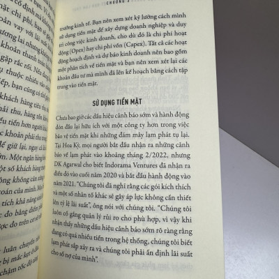 LÃNH ĐẠO DOANH NGHIỆP VƯỢT QUA LẠM PHÁT - Ram Charan & Geri Willihan - Mai Chí Trung dịch - Nhà xuất bản Trẻ.