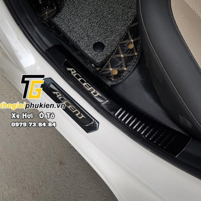 Bộ Ốp bậc cửa, Nẹp bước chân Hyunda Accent 2018-2021 vân Carbon