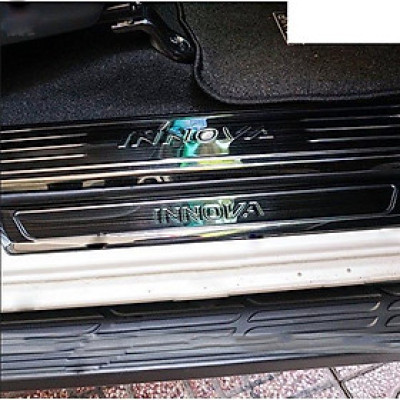 Ốp bậc cửa , nẹp bước chân Toyota Innova 2017-2022 cao cấp -mẫu Titan 8 chi tiết