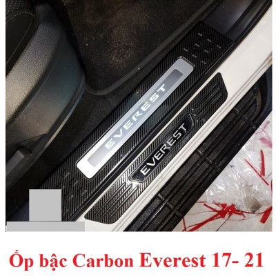 Ốp bậc cửa, Nẹp bước chân Carbon xe Ford Everest 2017- 2021 vân Cacbon cao cấp