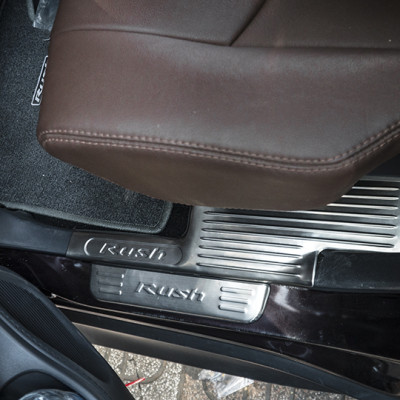 Bộ Ốp bậc cửa, Nẹp bước chân INOX dành cho xe Toyota Rush - Bên trong