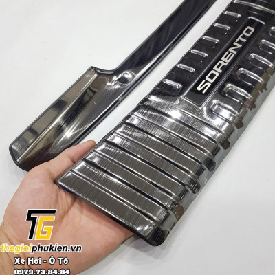 Bộ ốp chống trầy bậc cốp Kia Sorento 2021 - Mẫu Titan