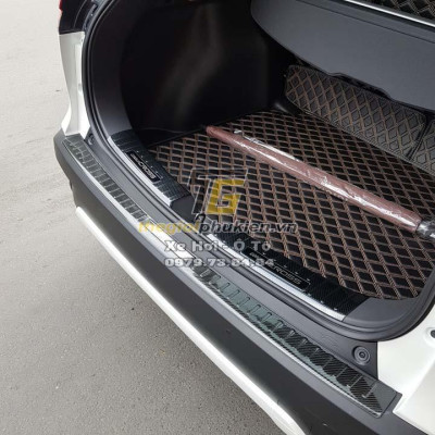 Bộ ốp chống trầy bậc cốp Toyota Corolla Cross 2020 vân Carbon