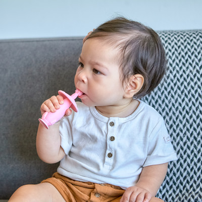 Bàn chải tập đánh răng và mát xa nướu silicon 360 cho bé Marcus & Marcus, từ 12 tháng