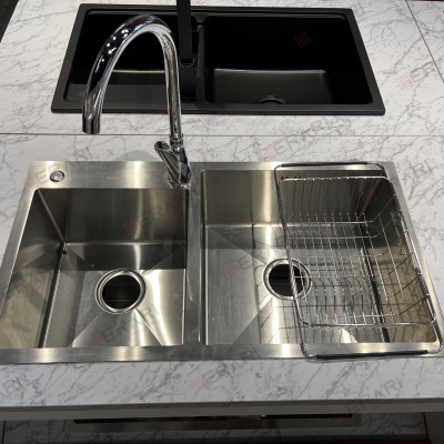 Chậu rửa bằng thép không gỉ (2 hố lệch phụ kiện đi kèm chât liệu Inox 304 cao cấp thương hiệu GERARI)