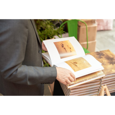 (Bìa cứng – in màu) DUYÊN: Hiện thực, Trừu tượng, Thiền họa - Phạm Lê (chủ biên) – Omega Plus