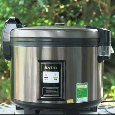 Nồi Cơm Điện Công Nghiệp SATO 54C015 5.4 L - Dung tích 5.4 lít nấu được khoảng 3.0 kg gạo, phù hợp cho 15-20 người ăn - Miễn phí vận chuyển toàn quốc - Tặng một ấm siêu tốc Inox - Hàng Chính Hãng