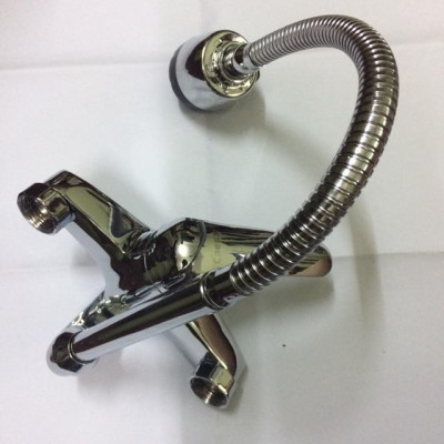 Vòi chậu rửa bát cắm tường nóng lạnh CAESAR ( đã bao gồm chân sen gắn tường) bảo hành 4,5 năm