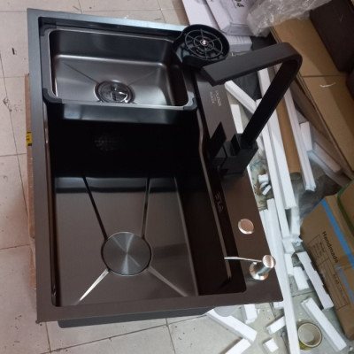 Chậu rửa bát inox304 chống xước 7845 nano đen, vòi Vuông nóng lạnh, bộ xả, khay inox, dụng cụ xịt ly cốc, bình rửa bát